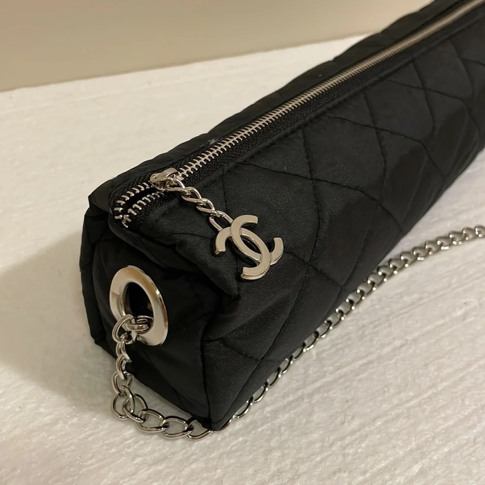 New✨Quilted Black Bag with Chanel Logo - Picture 3 of 7